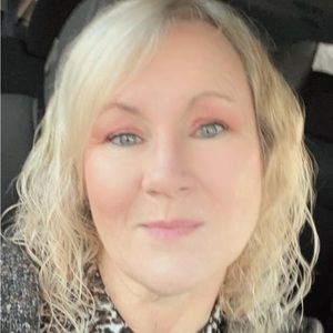 Meet your Posher, Carla